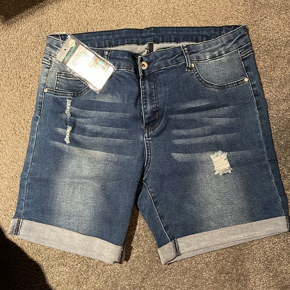 Sufline Women Denim Jeans Shorts. Size Large/15. Bottoms-Up Push Up Jeans Shorts